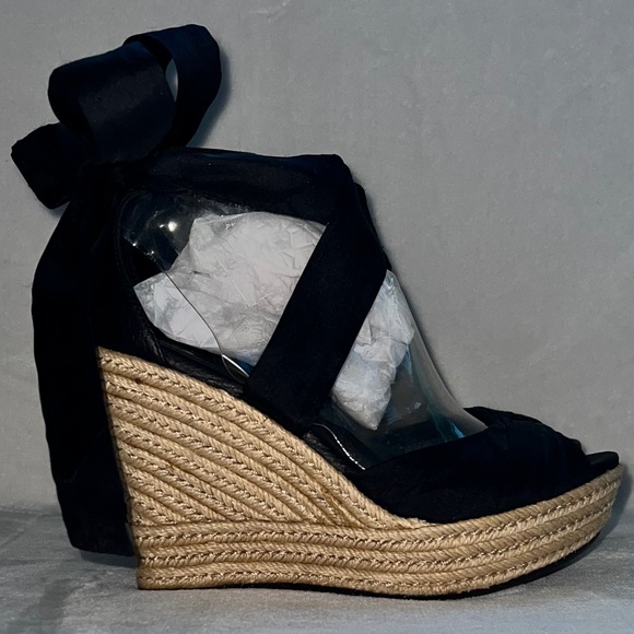 UGG Lucianna Black Tie-Up Wedge Size 8.5 - Picture 3 of 15